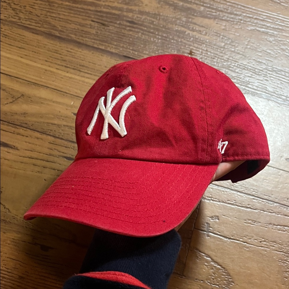 New York Yankees new era dad hat in great conditions color red